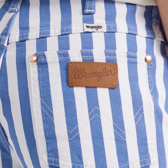 NWT WRANGLER "COWBOY SHORT HIGH RISE" IN BENGAL BLUE STRIPE- 24 - Picture 3 of 9